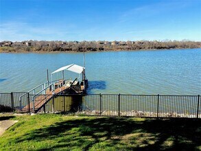 4308 Enchanted Oaks Dr in Arlington, TX - Building Photo - Building Photo