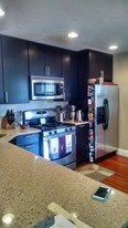 211 W 8th St, Unit 2F in Boston, MA - Building Photo