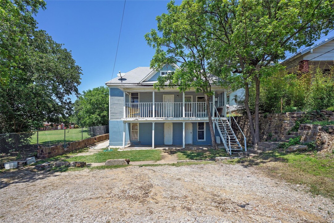 111 NE 6th St in Mineral Wells, TX - Building Photo