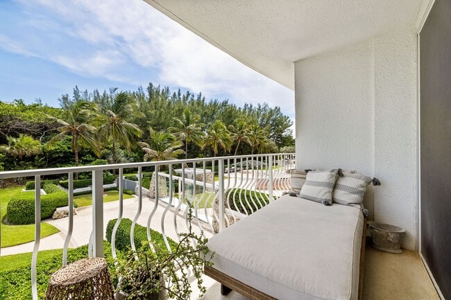 2774 S Ocean Blvd in Palm Beach, FL - Building Photo - Building Photo