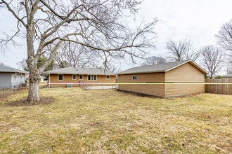 3816 82nd St in Urbandale, IA - Foto de edificio - Building Photo