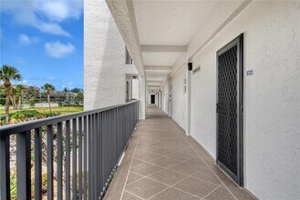 4800 Gulf of Mexico Dr in Longboat Key, FL - Building Photo - Building Photo