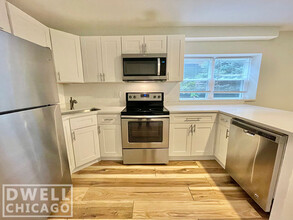 2731 W St Georges Ct, Unit 1 in Chicago, IL - Foto de edificio - Building Photo