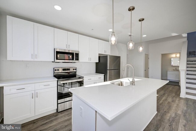 property at 211 E Union St