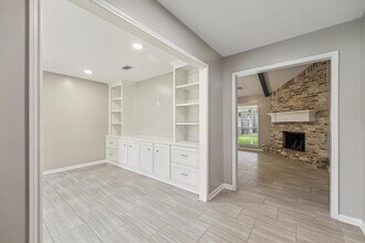 13910 E Cypress Forest Dr in Houston, TX - Building Photo - Building Photo