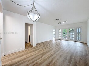 2424 SE 17th St in Fort Lauderdale, FL - Foto de edificio - Building Photo