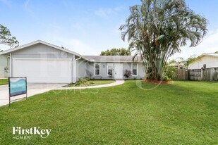 462 SE Streamlet Ave in Port St. Lucie, FL - Building Photo