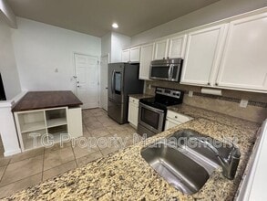 6798 Roundleaf Dr in Jacksonville, FL - Building Photo - Building Photo