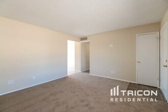 18040 N 20th Ave in Phoenix, AZ - Building Photo - Building Photo