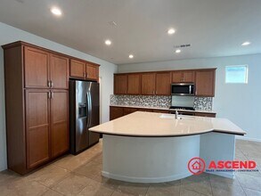 1903 Highgate Greens Dr in Bakersfield, CA - Building Photo - Building Photo