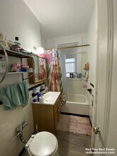 1687 Commonwealth Ave, Unit 10 in Boston, MA - Foto de edificio - Building Photo