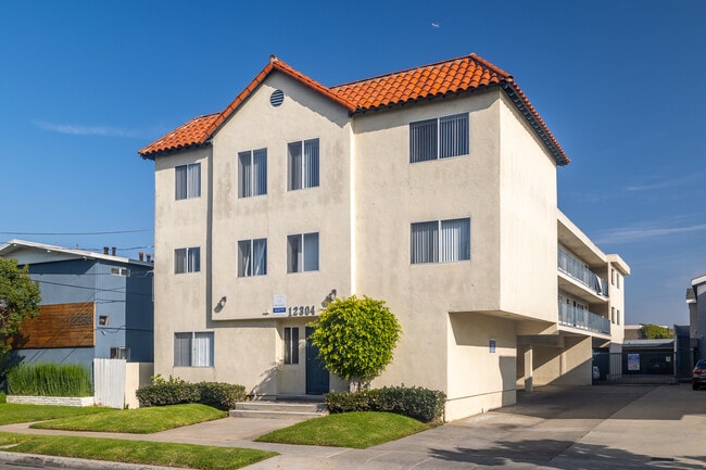 12304 Grevillea Ave.