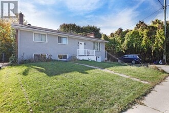 142 Meadowlands Dr W in Ottawa, ON - Building Photo - Building Photo