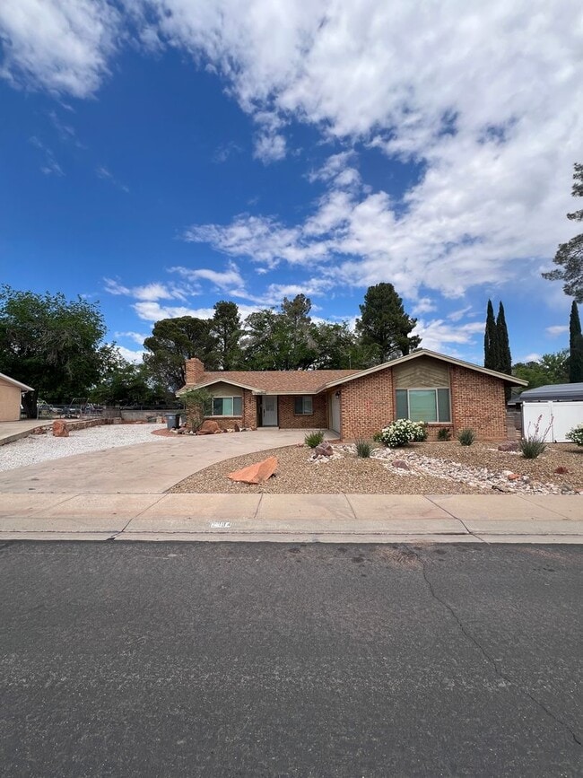 property at 2884 Crestview Dr