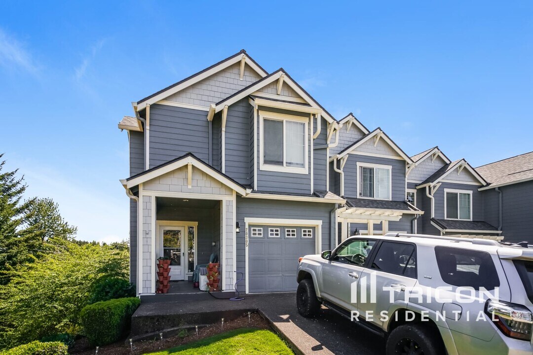 20305 Hoodview Ave in West Linn, OR - Building Photo