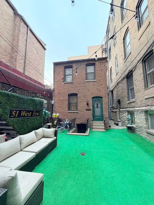 property at 642 N Dearborn St