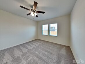 2505 Sanders Crk Rd in Glenn Heights, TX - Foto de edificio - Building Photo
