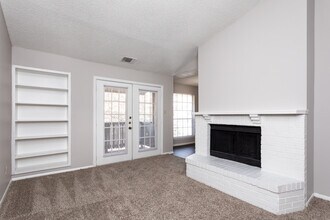 Solara Apartment Homes in San Antonio, TX - Building Photo - Interior Photo