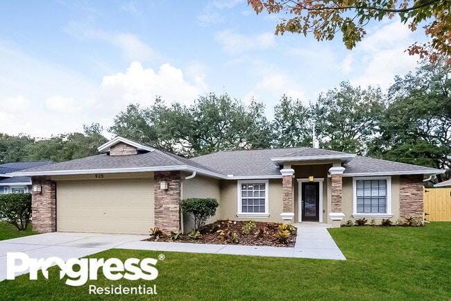 925 Clearcreek Dr