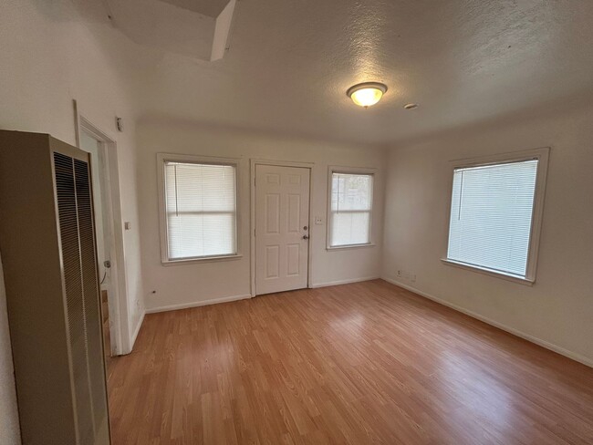707 Woodrow Ave in Bakersfield, CA - Building Photo - Building Photo