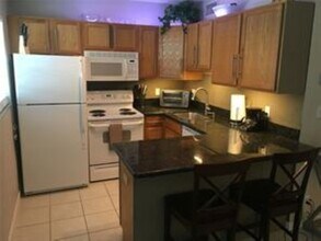 2660 NE 8th Ave, Unit 215 in Wilton Manors, FL - Building Photo - Building Photo