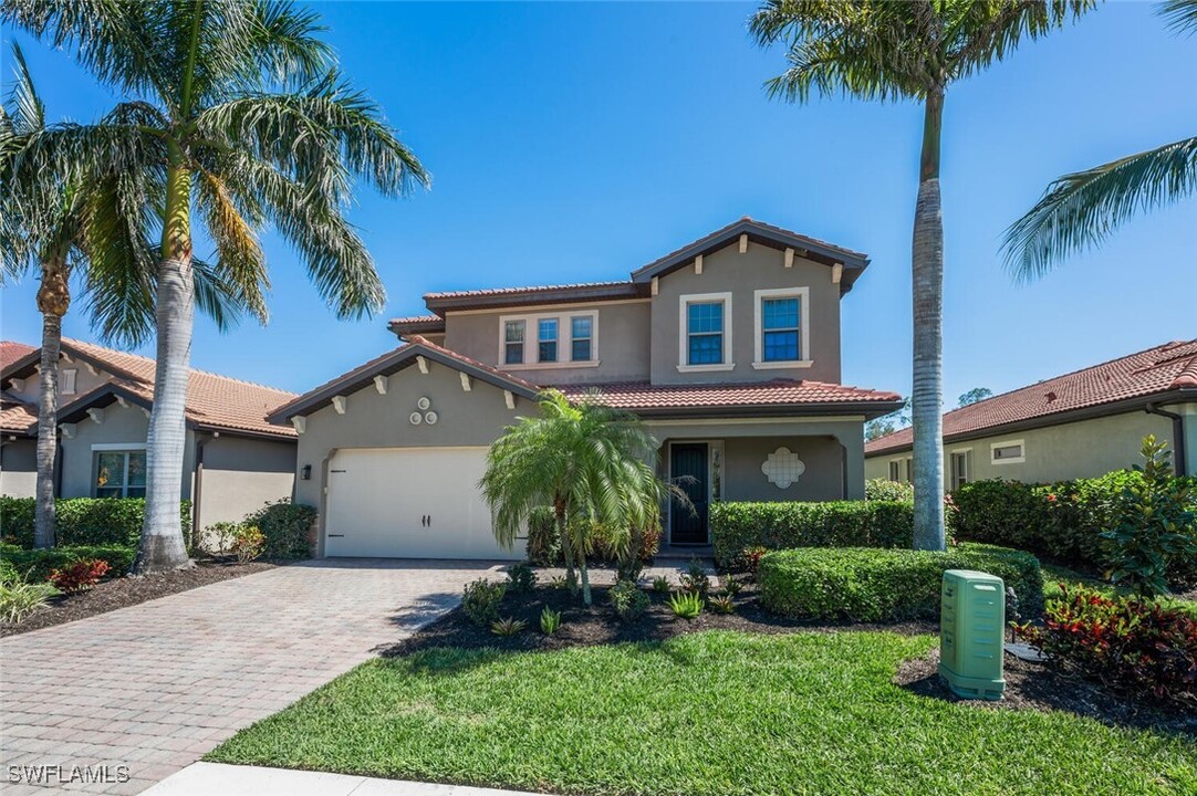 16258 Aberdeen Wy in Naples, FL - Building Photo