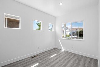 7556 Gold Dr in Reno, NV - Building Photo - Building Photo