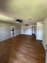 134 Huisache St in Lake Jackson, TX - Foto de edificio - Building Photo