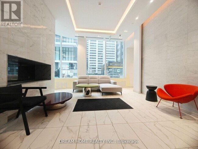 230 Simcoe St in Toronto, ON - Building Photo - Building Photo