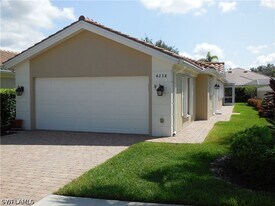 4238 Redonda Ln in Naples, FL - Building Photo