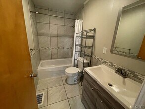 109 Lansdale Rd in East Syracuse, NY - Building Photo - Building Photo