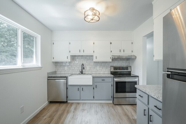 property at 1364 Meadowood Dr