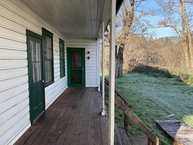 260 Mill St in Weaverville, CA - Building Photo - Building Photo