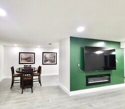 132 NW 78th Ter in Margate, FL - Foto de edificio - Building Photo