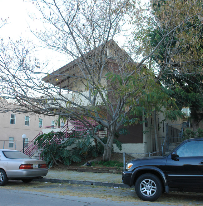 5118 Klump Ave in North Hollywood, CA - Foto de edificio - Building Photo