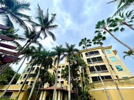 2748 Tiburon Blvd E in Naples, FL - Building Photo