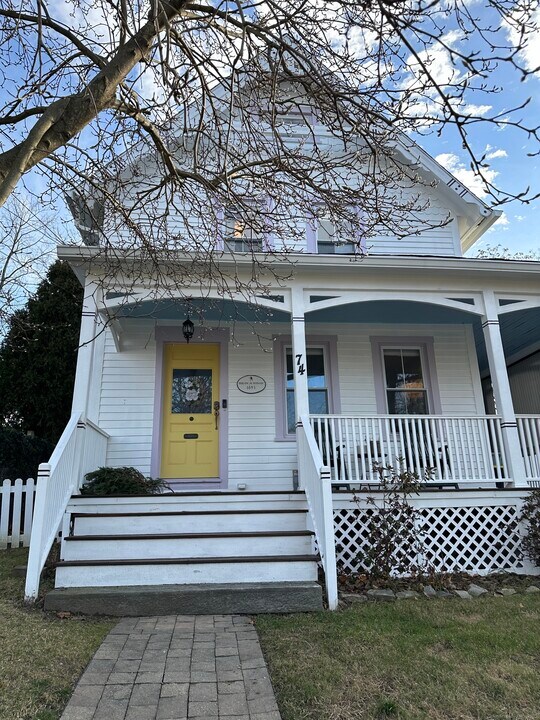 74 Ramsdell St in Groton, CT - Building Photo