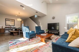5616 S 1st St in Austin, TX - Building Photo
