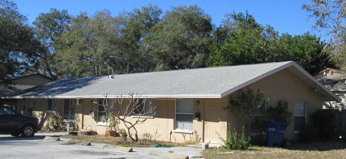 LARGO TRIPLEX in Largo, FL - Foto de edificio