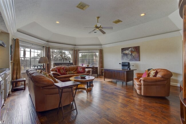 13703 Lakeshore Way Cove