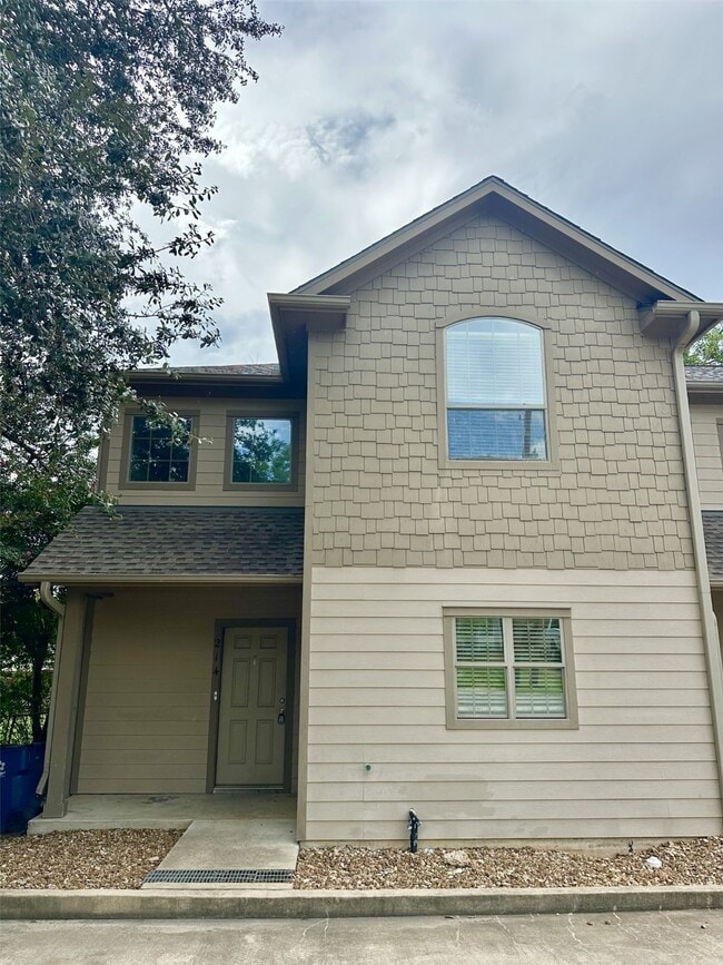 property at 214 S Tesch St