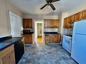 109 Hawthorne Ave, Unit 1st Floor in Utica, NY - Building Photo