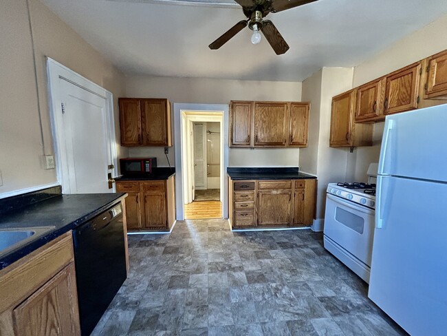 109 Hawthorne Ave, Unit 1st Floor