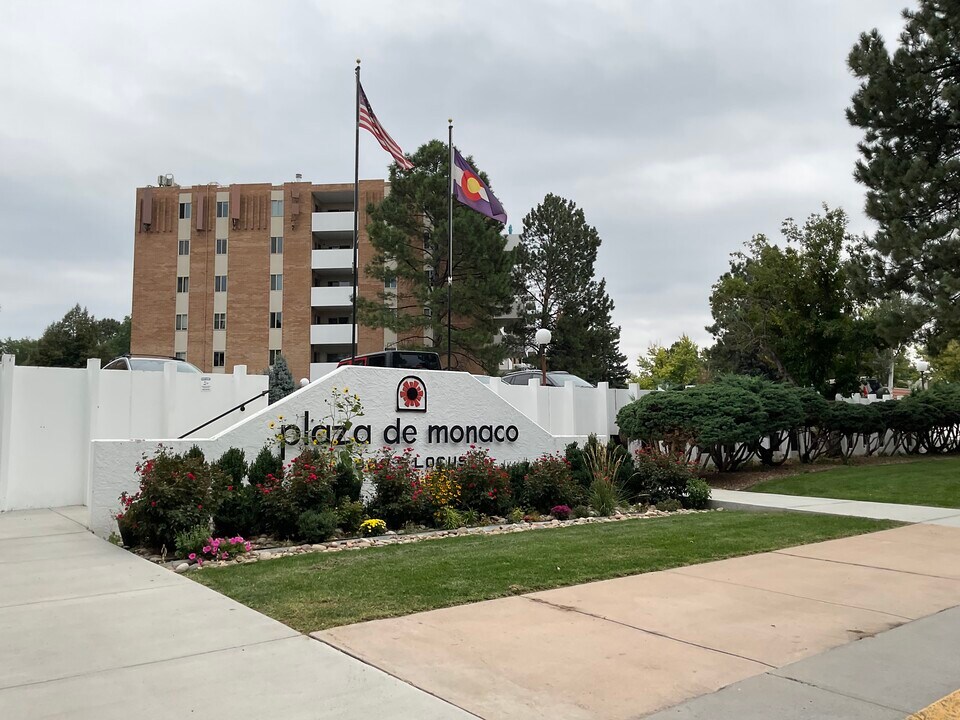 2880 S Locust St, Unit 108s in Denver, CO - Building Photo