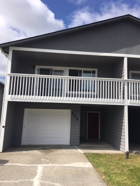 120 Cowan Ct in Longview, WA - Foto de edificio - Building Photo