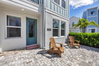 2353 Lindstrom St in Sarasota, FL - Building Photo - Building Photo