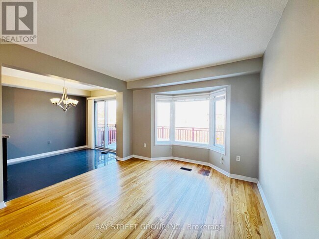 63 Royal Chapin Crescent in Richmond Hill, ON - Building Photo - Building Photo