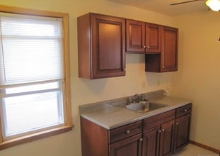 11 Louis St, Unit 2nd Floor in Lodi, NJ - Building Photo - Building Photo