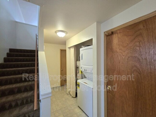 8326 Henning Dr in Stanwood, WA - Building Photo - Building Photo