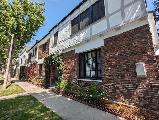 9205 Alden Dr in Beverly Hills, CA - Building Photo - Building Photo